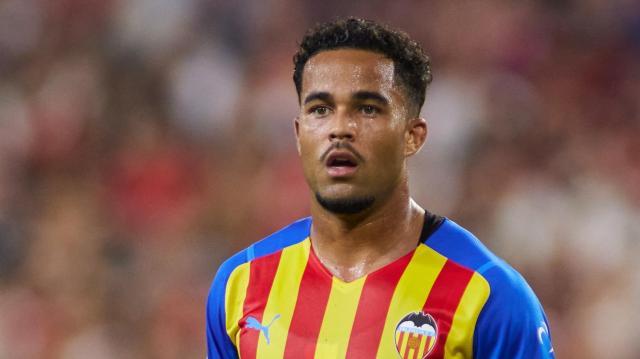 开云网站-英超诸侯推动劳工证改革，拍巨资“贿赂”足总